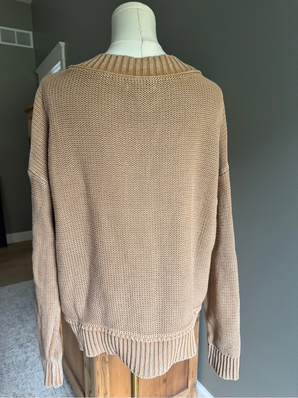 American Eagle 100% cotton camel v-neck oversized knit sweater | size small - Picture 8 of 11
